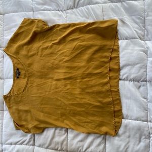 Short sleeve Blouse brand new look Color mustard material 100% Polyester